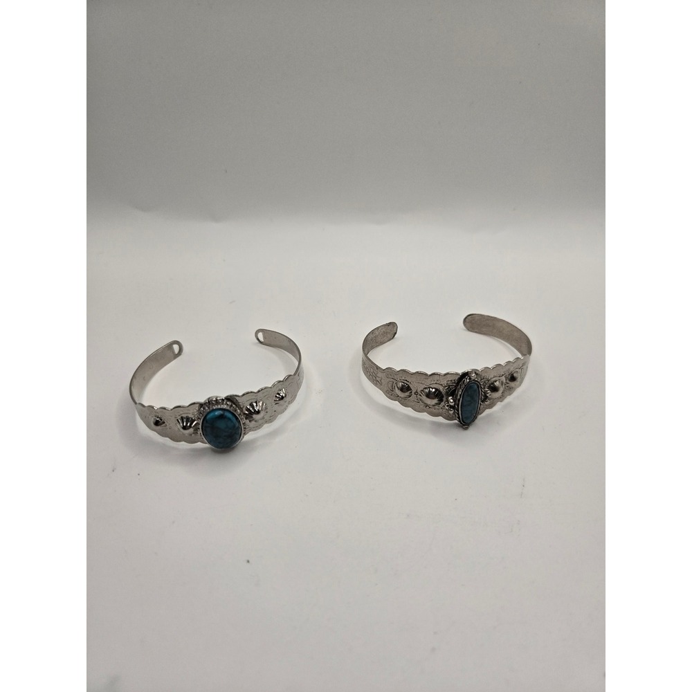 Vintage Southwestern Silver Tone Faux Turquoise Scalloped Stamped Cuff Bracelet